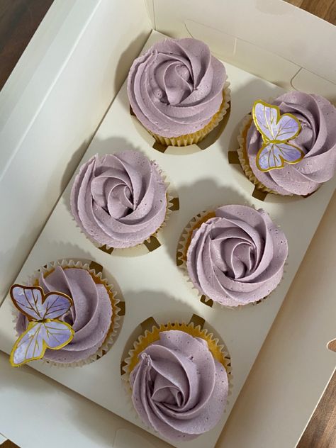 Cupcakes Butterfly Decoration, Purple Butterfly Themed Birthday Party, Purple Butterfly Theme Party, Butterfly Bday Cake, Purple Butterfly Decorations, Purple Butterfly Birthday Theme, Butterfly Baby Shower Cupcakes, Purple Butterfly Birthday Party, Purple Butterfly Dessert Table