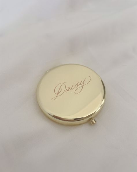 Just added a limited number of these hand-engraved compact mirrors on my website, ready to be personalized with a name! 💖 Available in 4 beautiful colours - gold, rose gold, silver and black. Mina’s already approved (she caught herself in the mirror and is looking pretty adorable) so I’m sure you’ll love them too ✨ Limited time offer. www.rosemay.studio #engravedgifts #handengravedgifts #personalisedgifts #bridesmaidgifts #custommirror #compactmirror Channel Compact Mirror, Personalized Pocket Mirror, Engraved Compact Mirror, Compact Mirror Aesthetic, Mirror Engraving, Chic Things, Personalized Mirror, Personalized Compact Mirror, Emi Jay