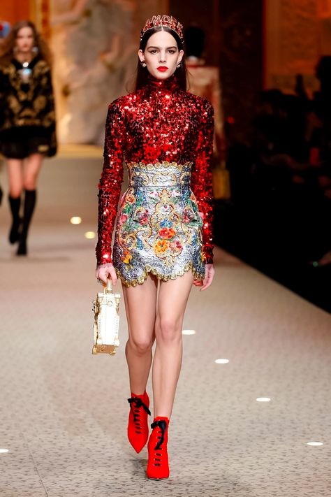 Today's must-know runway show: Dolce & Gabbana AW18 (Milan) - Grazia Dolce And Gabbana Fashion Show, Dolce And Gabbana Runway, Dolce And Gabbana Fashion, Oversized Earrings, Dolce Gabbana Dress, Earrings And Necklace, Performance Wear, Live Fashion, Fashion Images