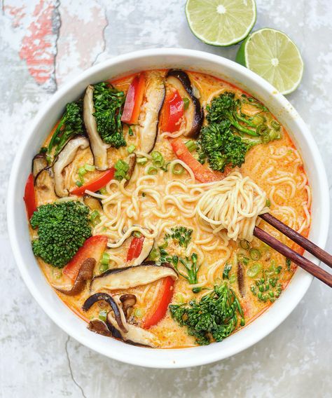 Thai Red Curry Ramen Noodle Bowls - Sustainability Tips and Vegan Recipes Red Curry Ramen, Ramen Noodle Bowls, Vegan Thai Red Curry, Ramen Soup Recipes, Ramen Recipes Easy, Curry Ramen, Easy Ramen, Ramen Noodle Bowl, Ramen Noodle Recipes