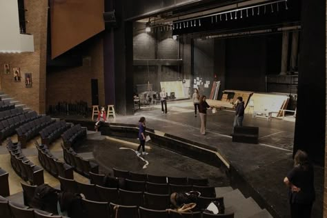 Teather Stage, Theater Backstage, Theatre Backstage, College Theatre, Stage Acting, Theatre Academia, Theatre Rehearsals, Drama Stage, Stage Crew