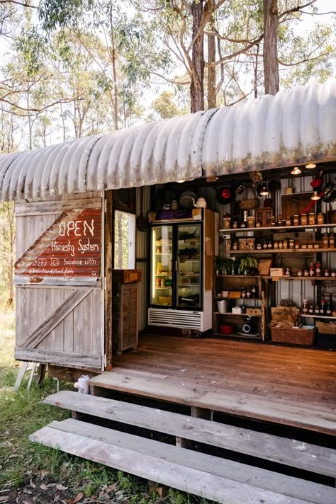 In Our Hands - Roadside Stalls Backyard Bakery Shed, Farm Produce Stand, Farm Shop Cafe, Diy Roadside Farm Stand, Small Farm Stand, Farmstand Ideas, Farm Shop Ideas, Farm Market Ideas, Food Stand Design