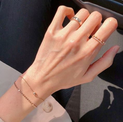 Rings In Hands Aesthetic, Hands Accessories Aesthetic, Pretty Hands Aesthetic With Rings, Accessories Rings Aesthetic, Aesthetic Hand With Rings, Hand Inspo Rings, Veiny Hands Aesthetic With Rings, Aesthetic Hand Jewelry, Pretty Hands With Rings