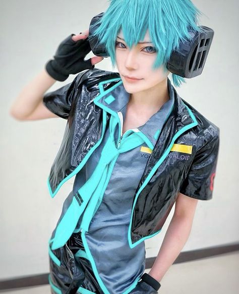 Male Miku Cosplay, Hatsune Miku Genderbend, Male Miku, Pfp Vocaloid, Genderbend Cosplay, Anime Cosplay Ideas, Closet Cosplay, Miku Chan, Miku Cosplay