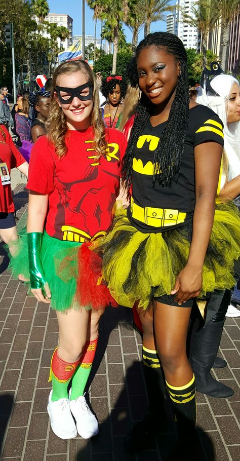 Batwoman and Robin Robin And Batman Costumes, Diy Robin Costume For Women, Batman And Robin Couple Costume, Robin Diy Costume Woman, Womens Robin Costume, Batwoman Costume, Batman Costume, Homemade Costumes, Batman And Robin