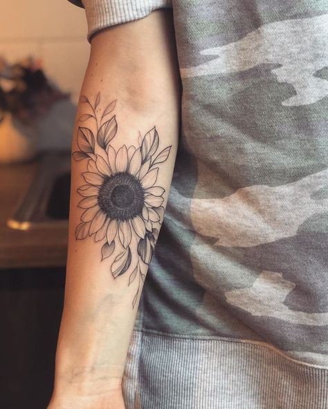 Inspirational Sunflower Tattoo Designs 2020 Sunflower Tattoo On Arm, Tattoo On Arm, Cool Wrist Tattoos, Mom Tattoo Designs, Tattoos For Women Half Sleeve, Forearm Tattoo Design, Hip Tattoos Women, Fire Tattoo, Forearm Tattoo Women