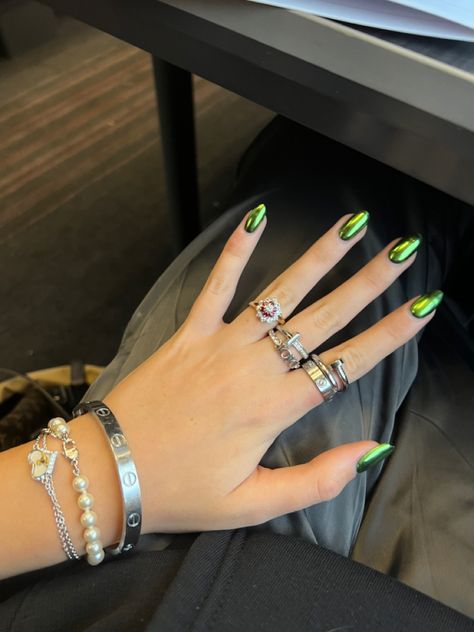 Like Green Chrome Nails, Green Chrome Gel Nails, Black Green Chrome Nails, Chrome And Green Nails, Metalic Green Nail, Green Reflective Nails, Green Mettalic Nails, Black Nails With Green Chrome, Crome Green Nails