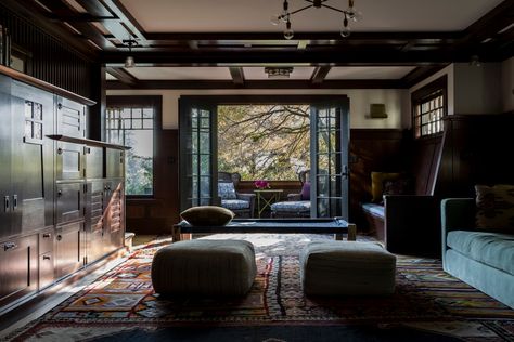 This 1914 Craftsman House Is the Ultimate Unconventional Family Home | Architectural Digest Craftsman Interior Design, Craftsman Living Room, Arts And Crafts Interiors, Craftsman Interior, Earthy Palette, Craftsman Homes, Architecture Drawing Art, Craftsman Home, Elements Of Nature