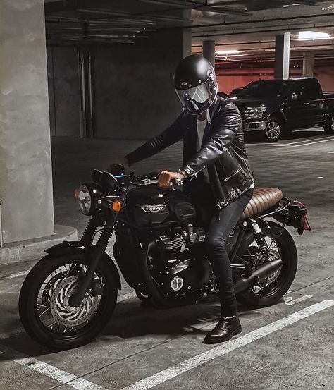 Cafe Racers | Modern Classics🏍 on Instagram: “All black🔥 ⇩ ⇩ ⇩ ⠀ Tag us to be feautured🤘 Follow @caferacerride for daily images Photo by @safatopia #triumph #caferacer #caferacerride ⠀” Grenson Shoes, Triumph Bonneville T120, Converse 70s, Triumph Street Twin, Dickies Trousers, Bobber Scrambler, Barbour Wax, Streetwear Hats, Triumph Bobber