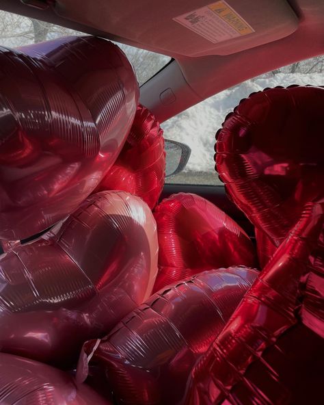 Valentine’s Day balloons decor inspo galentines aesthetic Heart Shaped Balloons, Aesthetic Heart, Valentines Day Decor, Galentines Day, Heart Shapes, Balloons, Valentines Day, Valentines, Valentine's Day