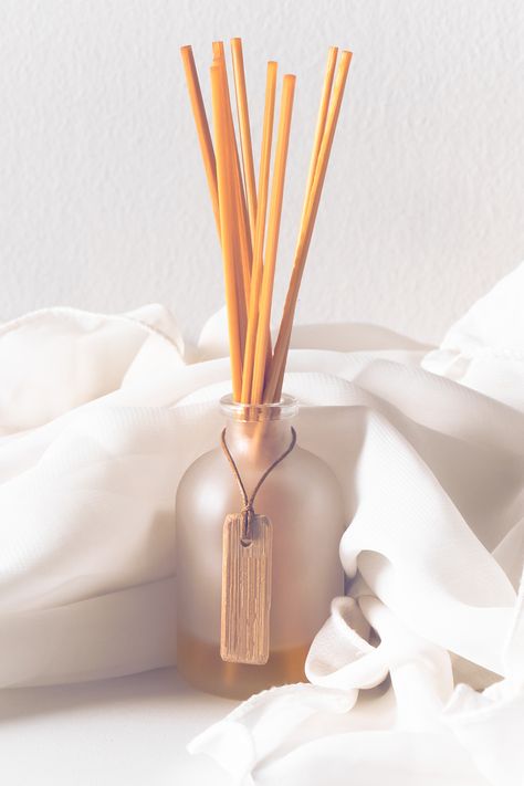 We love this idea of giving your bottles a second life as a beautiful diffuser! ⁠It's so simple to make too - once you've chosen your favourite scent from the hundreds of diffuser refills online, just add a packet of diffuser reeds. Decant the liquid into the bottle and add the reeds and you have your perfectly unique diffuser!⁠ Diffuser Bottle Ideas, Diffuser Aesthetic, Diffuser Reed, Reed Diffuser Packaging, Essential Oil Candles Diy, Reed Diffuser Bottle, Room Girl, Craft Gin, Gin Bottle