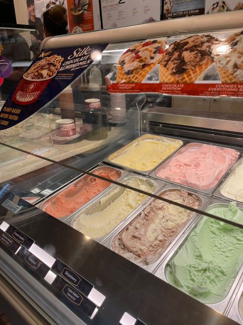 Cold dessert during summer! Chicago has lots of small business dessert shops but cold stone is also a go to summer activity! Cold Stone Ice Cream, Cake Batter Ice Cream, Scenery Aesthetic, Chocolate Fantasy, Silk Chocolate, Cold Stone Creamery, Cold Stone, Makeup Order, Cream Stone