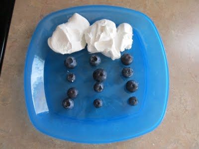 Letter U preschool ideas - cloud & rain snack  (directions "UNDER the cloud put 12 blueberries" Rain Theme Preschool, Letter U Preschool, Preschool Snack, April Preschool, Teaching Weather, Spring Snacks, Preschool Cooking, Preschool Weather, Cloud Rain