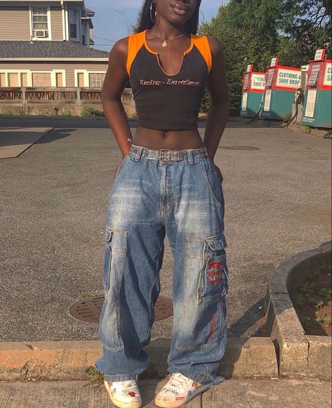 baggy jeans harley davidson black girl y2k Winter Outfits Y2k, Moda Grunge, Outfits 2000s, Y2k Outfit Ideas, Outfits Y2k, Y2k Aesthetic Outfits, Neue Outfits, 2000s Fashion Outfits, Edgy Style