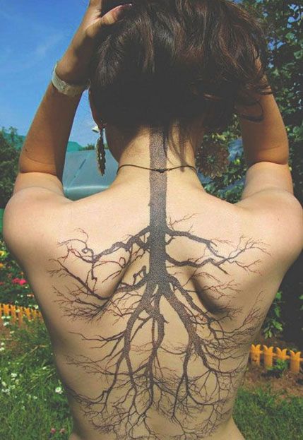 Tree Roots Tattoo, Roots Tattoo, Muster Tattoos, Geniale Tattoos, Top Tattoos, Tree Roots, Nature Tattoos, Back Tattoos, Tree Tattoo