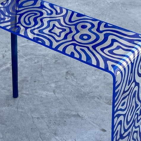 Graffiti Coffee Table, Plexiglass Coffee Table, Plexiglass Furniture, Weave Tapestry, Interior Artist, Graffiti Furniture, Plexiglass Table, Tin Interior, Painting Graffiti