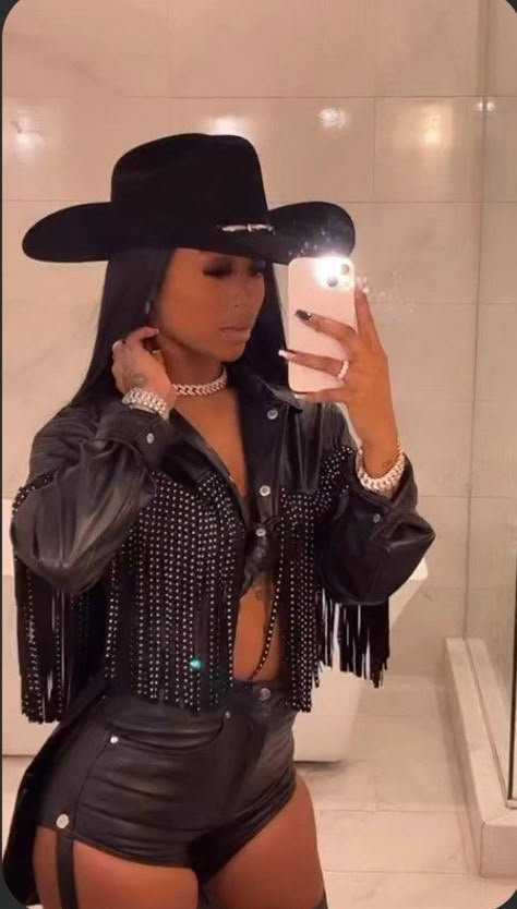 Rodeo Looks For Black Women, Big Latto Rodeo Party, Dess Dior Cowgirl Outfit, Hoedown Outfit Black Women, Cowgirl Look Black Women, Cowboy Outfits For Women Black, Big Latto Wild West Party, Black Cowgirl Outfit Aesthetic, Rodeo Outfits For Women Black