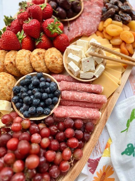 Charcuterie Board From Aldis, Aldi Dessert Charcuterie Board, Easy Cheap Charcuterie Board, Aldi Charcuterie Board Shopping List, Charcuterie Board Ideas Aldi, Tiered Charcuterie Display, Aldi Charcuterie Board Ideas, Gluten Free Charcuterie Board, Dinner Charcuterie Board