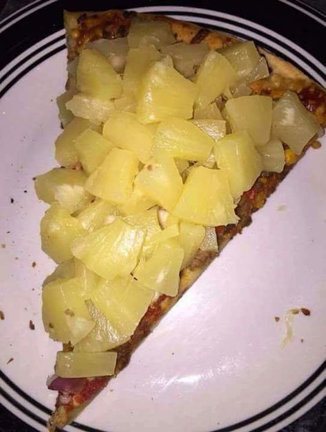 Pizza Meme, Bone Apple Teeth, Pineapple On Pizza, Gross Food, Pineapple Pizza, Food Memes, Weird Food, Bon Appetit, Food Pictures