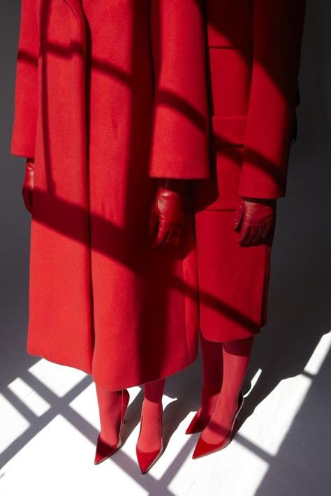 Women In Red, Red Coats, Viviane Sassen, British Journal Of Photography, Mode Editorials, Ellen Von Unwerth, Simply Red, Annie Leibovitz, Mario Testino