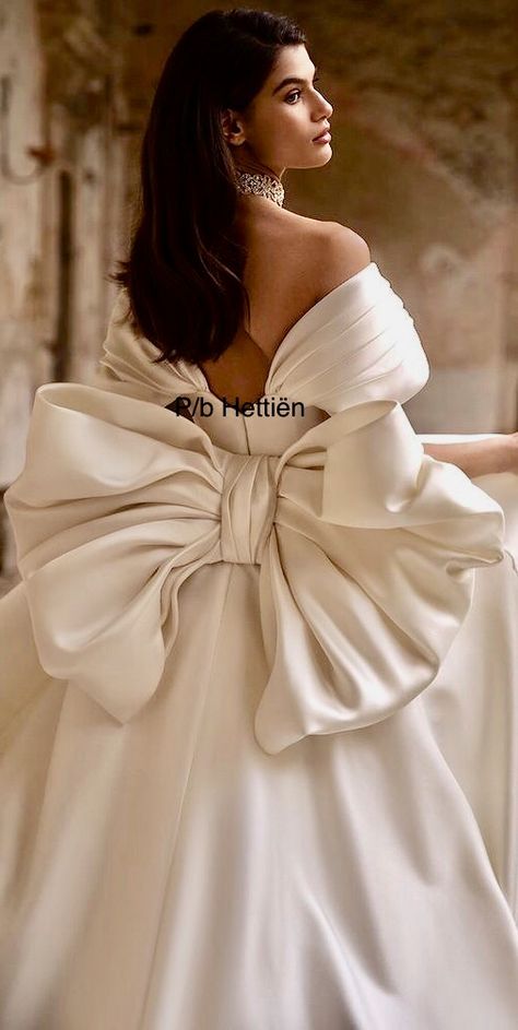 Fashion Bride Dresses, Bow Dresses, Summer Maxi Dress Floral, Plain Wedding Dress, Big Wedding Dresses, Wedding Dress Gallery, Bow Wedding Dress, Classy Wedding Dress, Simple Gowns