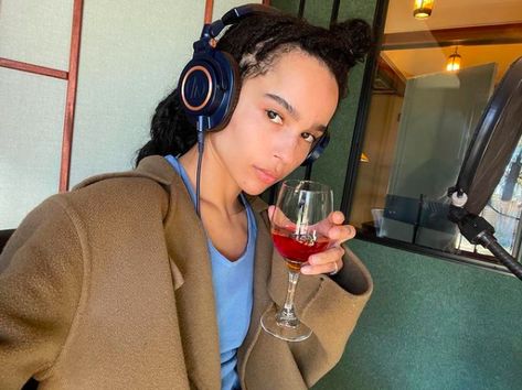 Zoe Kravitz Instagram, Zoe Kravitz Style, Zoe Isabella Kravitz, Zoë Kravitz, Famous Actresses, Zoe Kravitz, Glass Of Wine, Role Models, Style Icons