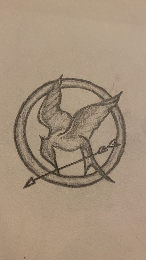 Drawing Mockingjay :) Hunger Games Crafts, Hunger Games Tattoo, Hunger Games Drawings, Hunger Games Poster, Games Icon, Mockingjay Pin, Hunger Games Fan Art, Hunger Games Movies, Animation Art Sketches