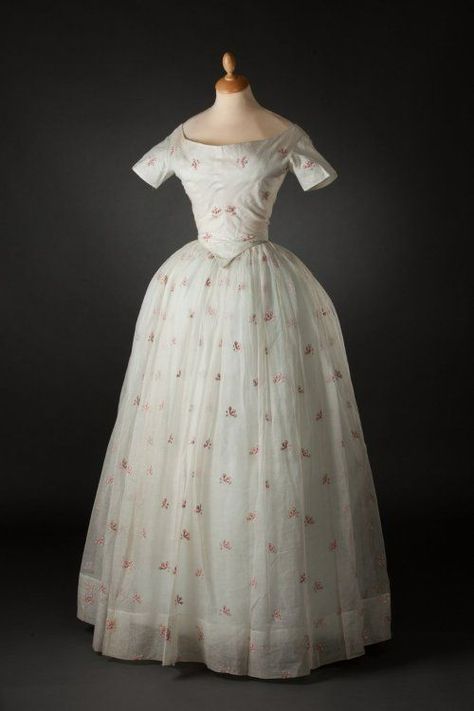 1840 Dress, 1880s Dress, 1840s Dress, 1850s Dress, 1860s Dresses, Fashion Decades, 1800s Fashion, Dress History, 19th Century Fashion