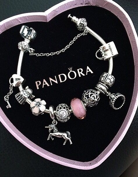 Pandora Pink Charm Bracelet, Pandora Bracelet Charms Ideas, Girly Bracelets, Pandora Bracelet Designs, Dope Jewelry Accessories, Dream Bracelet, Aesthetic Accessories, Pandora Jewelry Charms, Pandora Pink