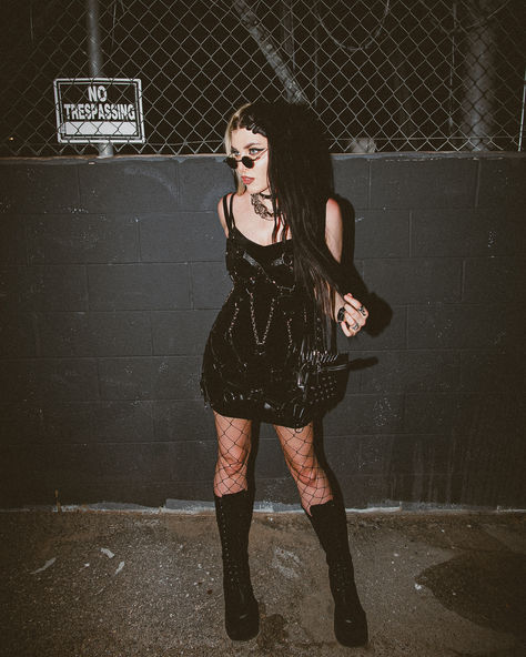 Indiefoxx Punk Rock Photoshoot, Gothic Photoshoot, Goth Photoshoot Ideas, Goth Photoshoot, Alternative Senior Pictures, Alternative Photoshoot, Goth Punk Aesthetic, Cool Senior Pictures, Punk Photoshoot