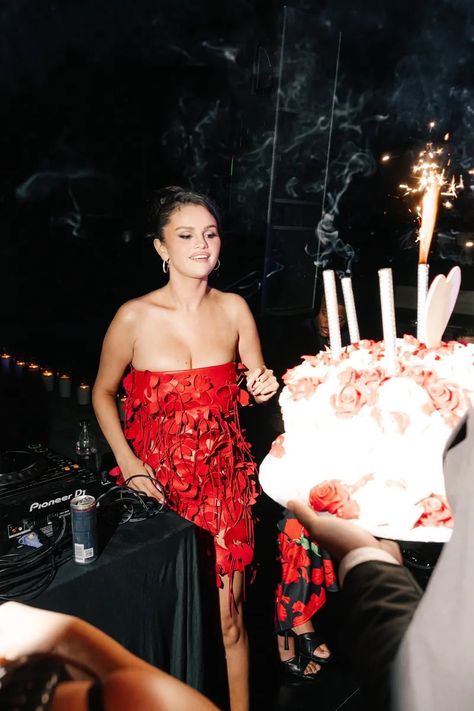 Selena Gomez Birthday, Selena Selena, Selena Gomez With Fans, Selena Gomez Album, Look At Her Now, Selena Gomez Photoshoot, Sparkler Candles, Selena Gomez Style, 31st Birthday