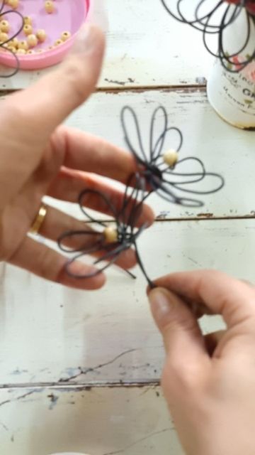 Wire Flowers, Instagram Tutorial, Bobby Pins, Tassels, Metallica, Ribbon, Hair Accessories, Flowers, Instagram