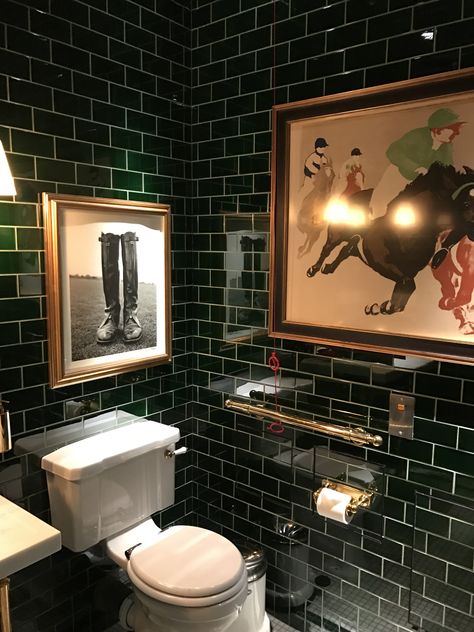 Polo Bar Bathroom Nyc, Best Restaurant Bathroom Design, London Style Apartment, London Pub Aesthetic Interior, Speak Easy Bathroom Ideas, Nightclub Bathroom Aesthetic, Bar Toilet Design, Small Bathroom Art, Bar Bathroom Aesthetic