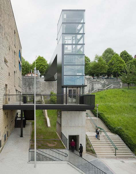 Built by VAUMM in Hernani, Spain Urban accessibility improvement between Latxunbe-Berri neighborhood and Urbieta street  In the natural evolution of a... Stair Elevator, Elevator Design, Concrete Walkway, Glass Elevator, Pedestrian Bridge, Bridge Design, Urban Spaces, Modern Landscaping, Staircase Design