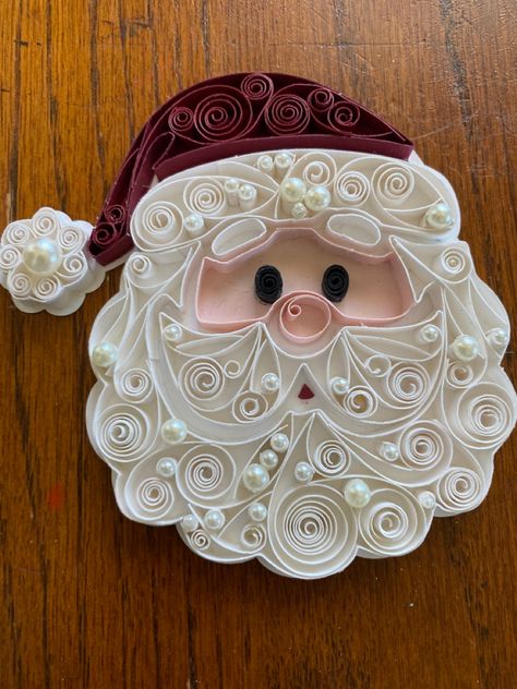 Quilling Santa Claus, Paper Quilling Penguin, Quilling Paper Craft Christmas, Quilling Christmas Tree Pattern, Christmas Quilling Art, Quilled Gingerbread Man, Christmas Cards Handmade Quilling, Quilled Santa Claus, Quilling Christmas Patterns