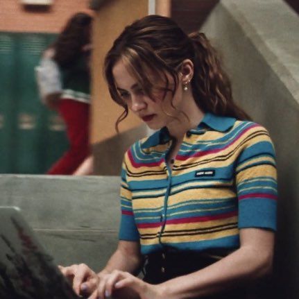 Lexi Euphoria Outfits, Lexi Howard Outfits, Lexi Euphoria, Lexi Howard, Preppy Looks, Maude Apatow, Studying Motivation, Side Character, Euphoria Fashion