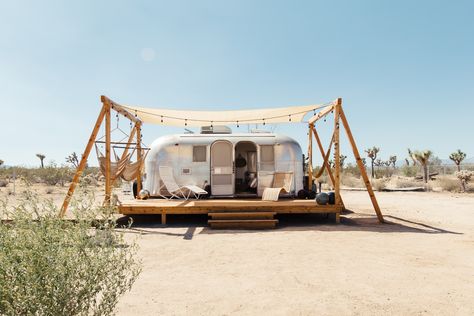 Bucket List: Stay at This Joshua Tree Airstream Oasis | Hunker Joshua Tree Park, Camping Essentials List, Airstream Renovation, Outdoor Structure, Living Vintage, Backyard Bar, Exterior Makeover, Outdoor Living Room, Vintage Trailers