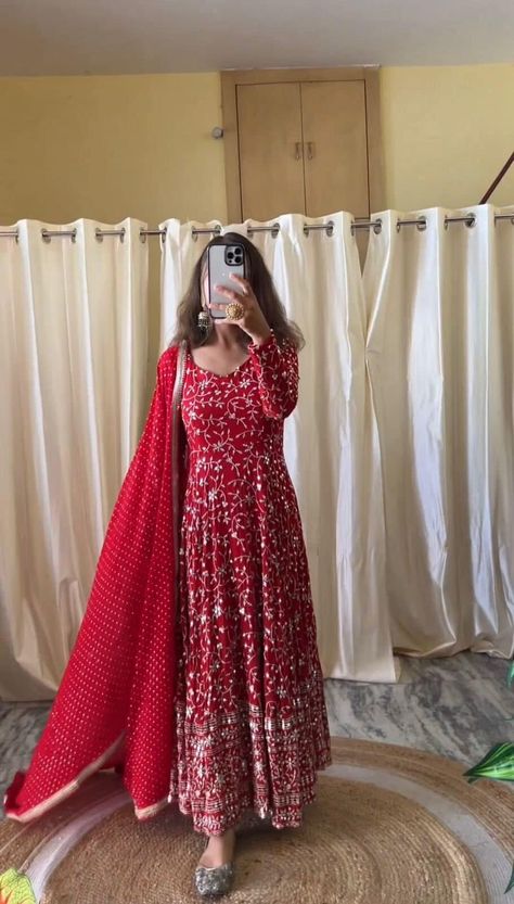 Long Anarkali Dress, Red Anarkali Suits, Full Sleeve Gowns, Long Anarkali, Gown With Dupatta, Designer Anarkali Suits, Diwali Outfits, Red Flare, Cotton Gowns