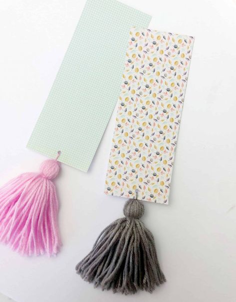 Stylish Cravings, Bookmark Diy, Handmade Bookmarks Diy, Boyfriend Gifts Long Distance, Tassel Bookmark, Paper Bookmarks, Diy Tassel, Diy Bookmarks, Book Marks