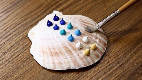 Draw Sea, Beach Crafts Diy, Seashell Art Diy, Beach Themed Crafts, Shell Painting, Art Coquillage, Seashell Projects, Oyster Shell Crafts, Shells Diy