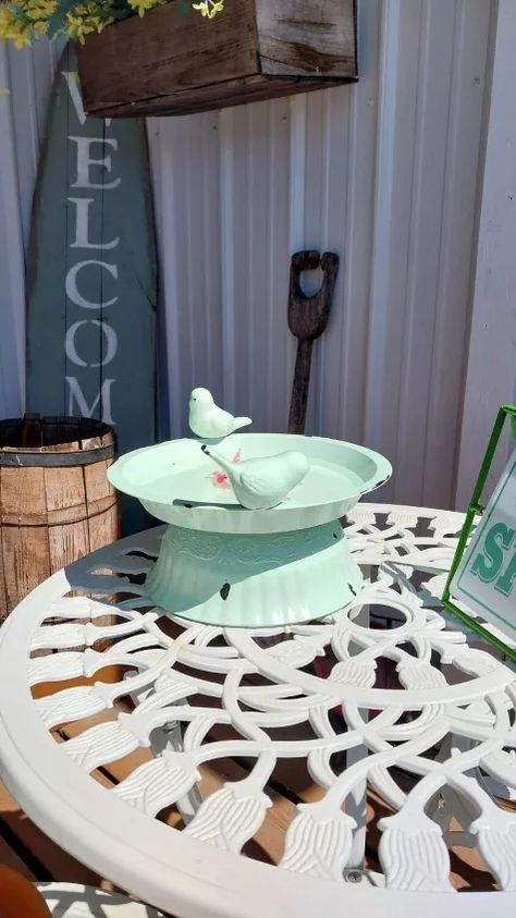 Bird Baths Homemade, Textured Bowl, Green Spray Paint, Textured Bowls, Porch Table, Bottom Heavy, Diy Bird Bath, Diy Bowl, Diy Birds