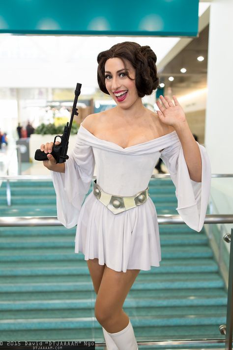 Princess Leia Organa #Comikaze 2015 Princess Leia Costume Diy, Princess Leia Cosplay, Princess Leia Costume, Star Wars Halloween Costumes, Leia Costume, Leia Star Wars, Halloween Coustumes, Star Wars Halloween, Star Wars Costumes