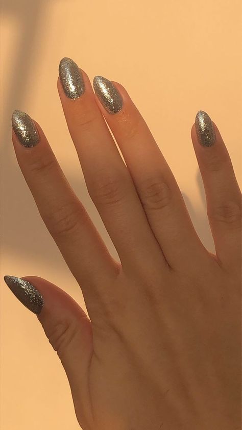 Color Nails Short, Nail Design Gems, Silver Nail Art, Silver Glitter Nails, Latest Nail Trends, Gel Acrylic Nails, Silver Nail, Dry Nails, Nails 2024