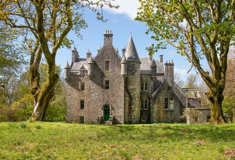 Baronial Architecture, Scottish Castles For Sale, Roofing Styles, Inveraray Castle, Queen Summer, Old Castle, West Coast Scotland, Castles In Scotland, Scotland Castles