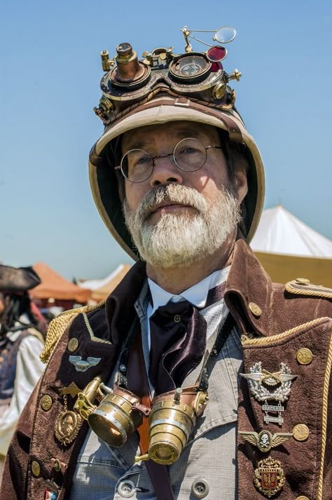 Steampunk Explorer, Pirate Festival, Steampunk Character, Steampunk Clothes, Mode Steampunk, Steampunk Men, Steampunk Couture, Steampunk Artwork, Steampunk Pirate