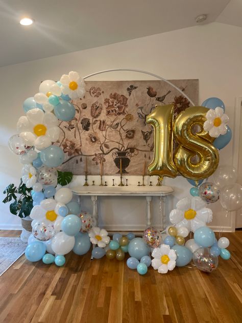 Sweet 16 Daisy Theme, Blue Daisy Themed Birthday Party, Blue Flower Party Decorations, Blue Daisy Birthday Party Ideas, New Jeans Birthday Theme, Blue Flower Birthday Party, Daisy Balloon Arch, Daisy Themed Birthday Party, Teen Birthday Party