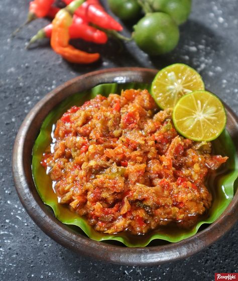 Sambal Kencur Bajak Pedas Nikmat Sederhana - Resep | ResepKoki Sambal Recipe, Sambal Sauce, Culinary Recipes, Indonesian Food, Cooking Essentials, Chicken And Vegetables, Flavorful Recipes, Kitchen Recipes, Food Menu