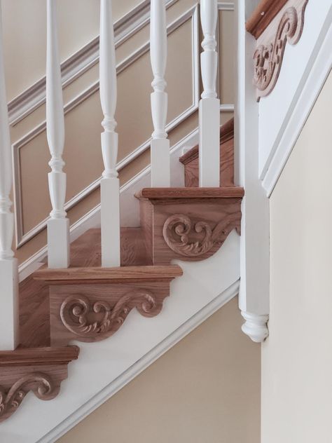 Stairs Trim, Modern Staircases, Stair Brackets, Circular Stairs, Handrail Design, Staircase Handrail, Stairs Ideas, Stair Railings, Staircase Remodel