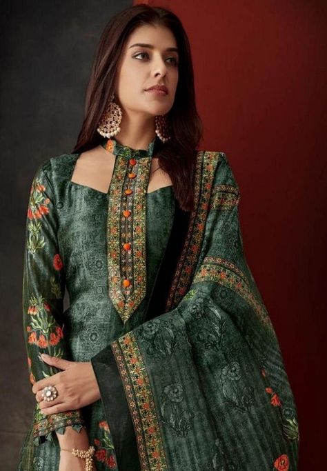 Suit Neck Designs, Design Kurta, Salwar Neck Designs, Gala Design, Designer Kurti Patterns, Neck Designs For Suits, Salwar Designs, Gaun Fashion, Long Kurti Designs