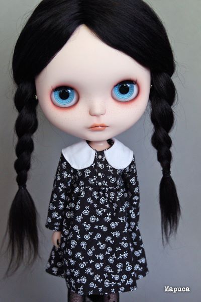 Mapuca customs The Addams Family Movie, Addams Family Movie, Wednesday Dress, Red Aesthetic Grunge, Halloween Dolls, Adornos Halloween, Pullip Dolls, The Addams Family, Gothic Dolls